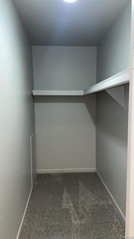 2824 Roundtree Drive, Troy, MI 48083