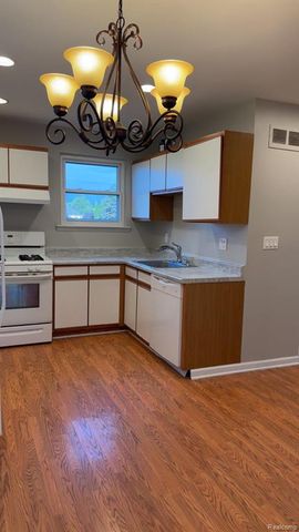 2824 Roundtree Drive, Troy, MI 48083