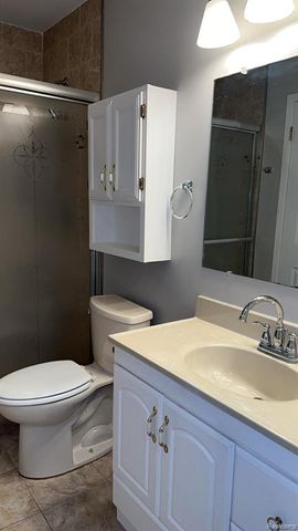 2824 Roundtree Drive, Troy, MI 48083