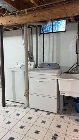 2824 Roundtree Drive, Troy, MI 48083