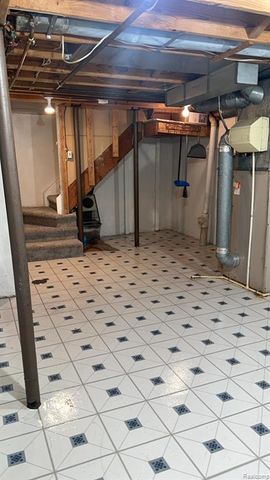 2824 Roundtree Drive, Troy, MI 48083