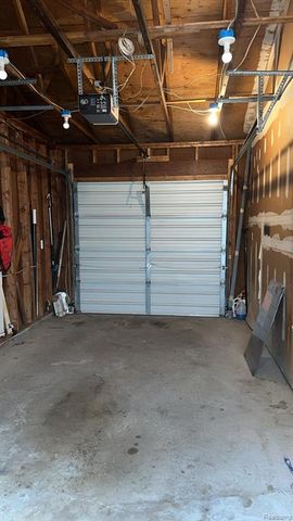 2824 Roundtree Drive, Troy, MI 48083