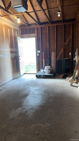 2824 Roundtree Drive, Troy, MI 48083