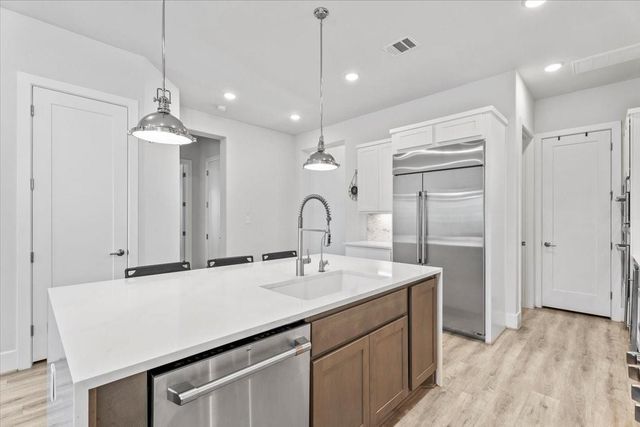 28 Clearview Terrace Place, Tomball, TX 77375