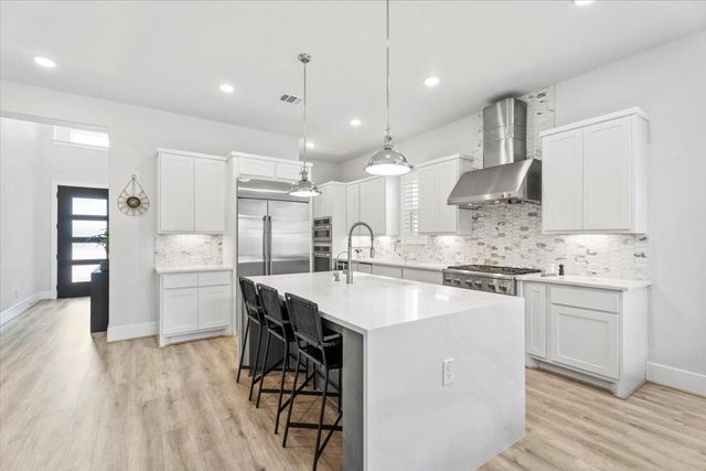 28 Clearview Terrace Place, Tomball, TX 77375