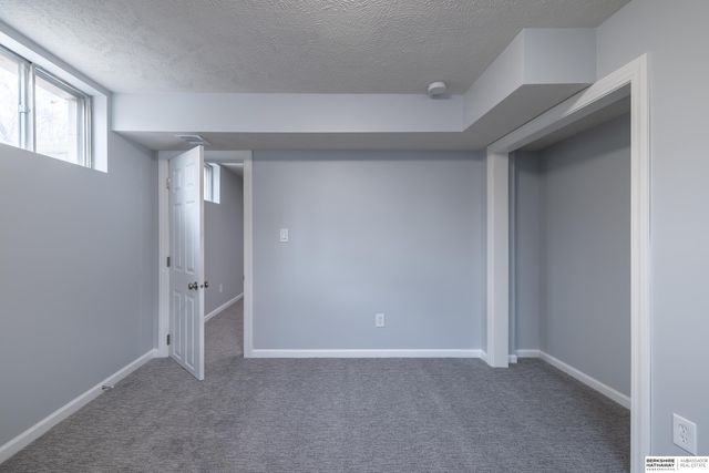 9605 Ruggles Street, Omaha, NE 68134