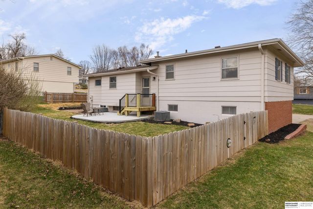 9605 Ruggles Street, Omaha, NE 68134