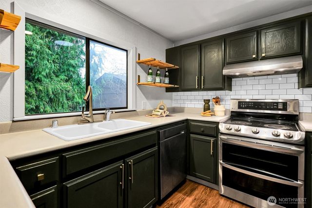 16825 17th Avenue SE, Bothell, WA 98012