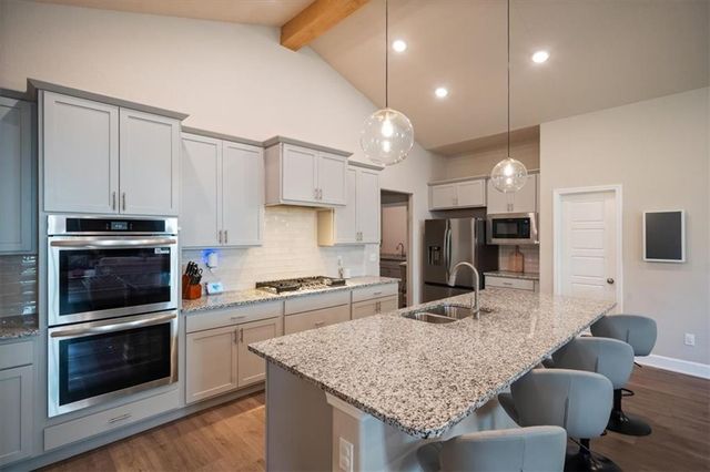 22668 W 88th Street, Lenexa, KS 66227