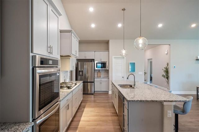 22668 W 88th Street, Lenexa, KS 66227