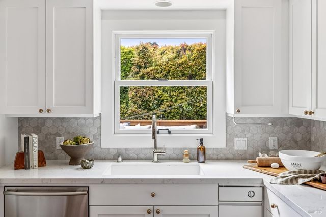 44 Catalpa Ave, Mill Valley, CA 94941