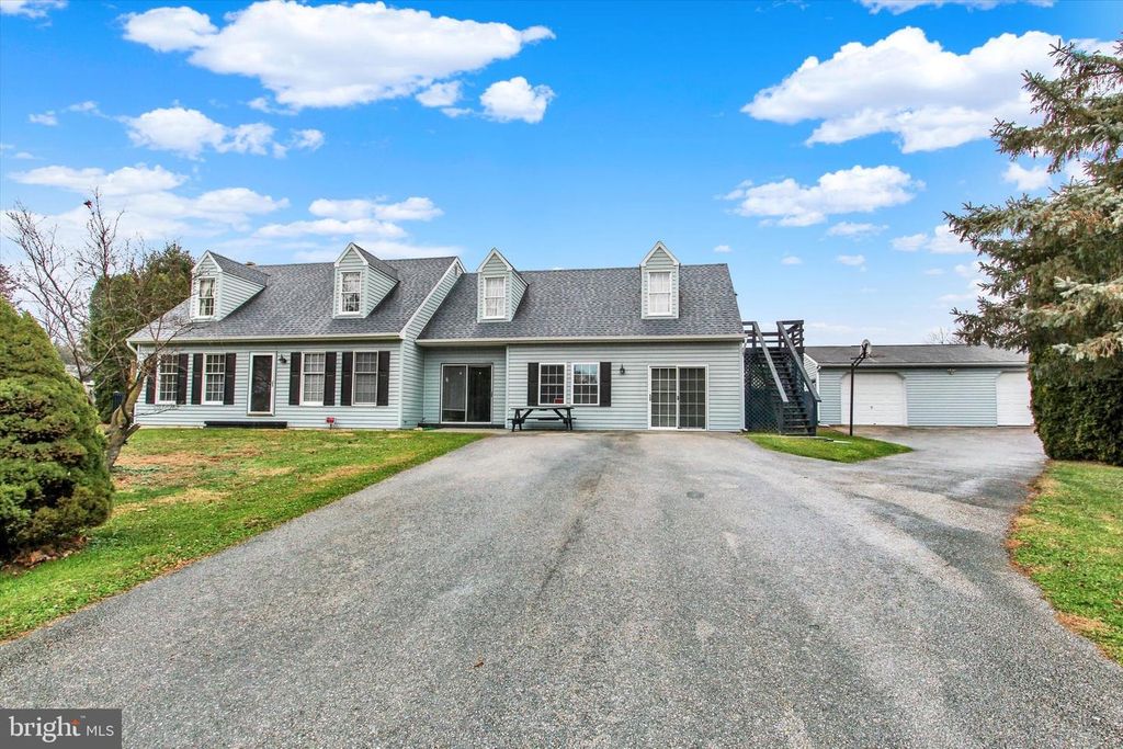 9230 ORCHARD RD, Spring Grove, PA 17362