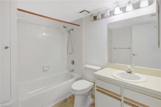 151 Cypress WAY E # D3, Naples, FL 34110