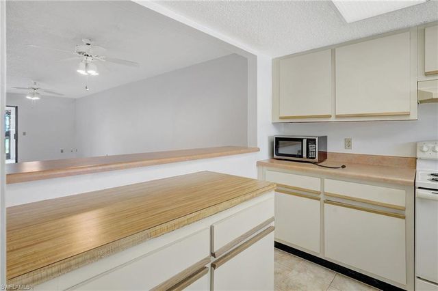 151 Cypress WAY E # D3, Naples, FL 34110