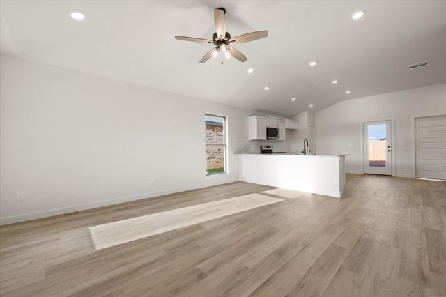 2424 Aberdeen Avenue, Wolfforth, TX 79382