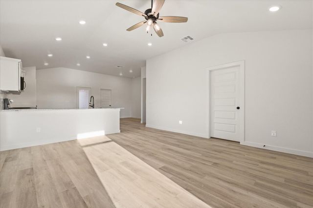 2424 Aberdeen Avenue, Wolfforth, TX 79382