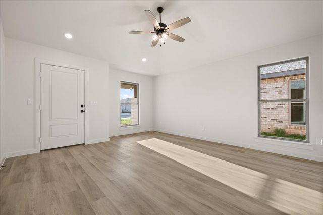 2424 Aberdeen Avenue, Wolfforth, TX 79382