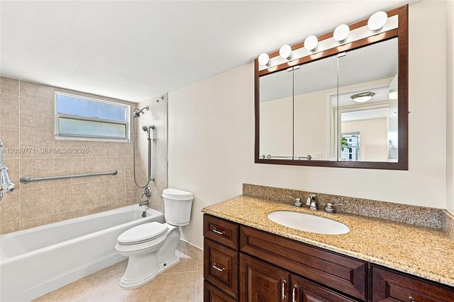 2555 NE 11 Street 510, Fort Lauderdale, FL 33304