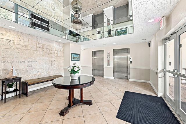 2555 NE 11 Street 510, Fort Lauderdale, FL 33304