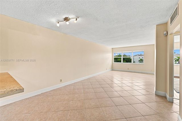 2555 NE 11 Street 510, Fort Lauderdale, FL 33304