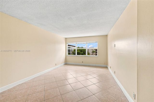 2555 NE 11 Street 510, Fort Lauderdale, FL 33304