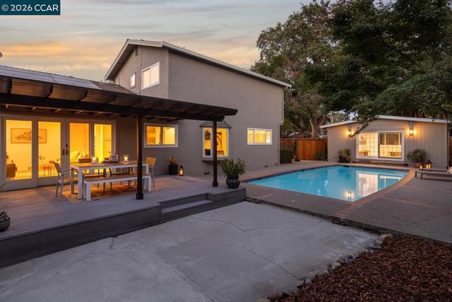 933 Brink Ct, Concord, CA 94518