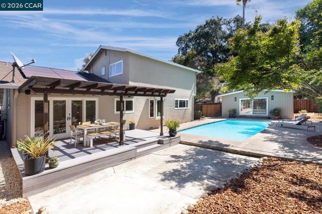 933 Brink Ct, Concord, CA 94518