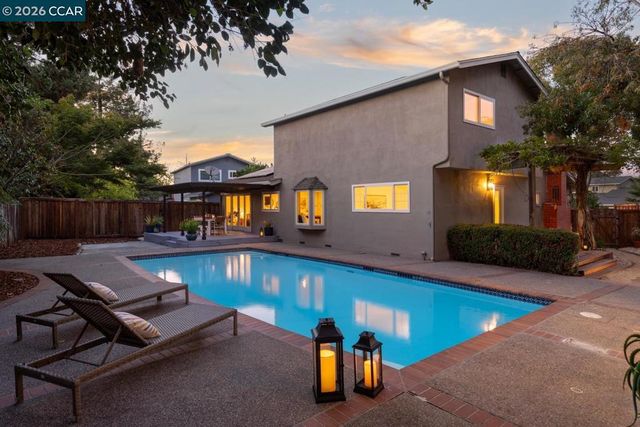 933 Brink Ct, Concord, CA 94518