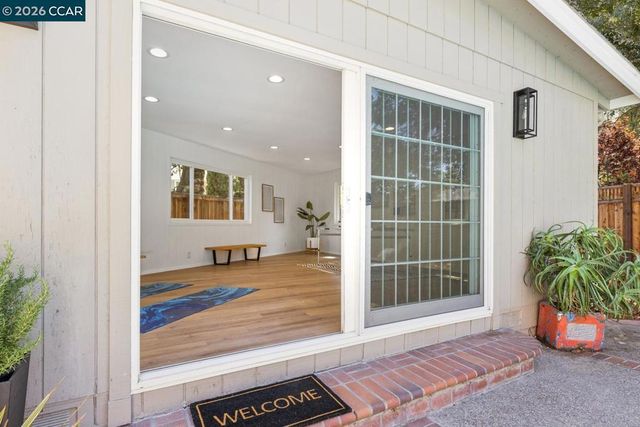933 Brink Ct, Concord, CA 94518