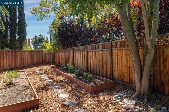933 Brink Ct, Concord, CA 94518