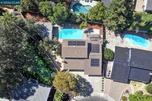 933 Brink Ct, Concord, CA 94518
