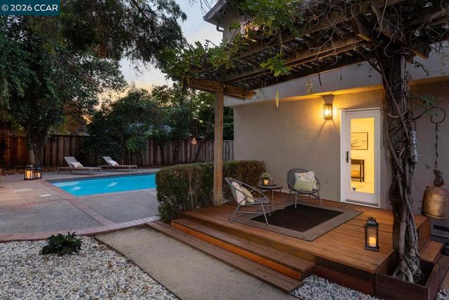933 Brink Ct, Concord, CA 94518
