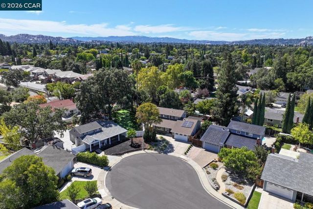 933 Brink Ct, Concord, CA 94518