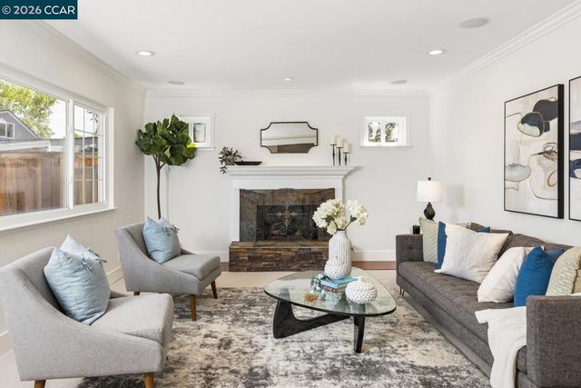 933 Brink Ct, Concord, CA 94518