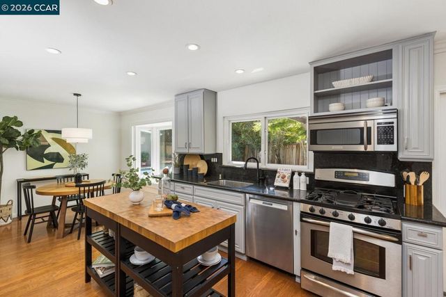 933 Brink Ct, Concord, CA 94518