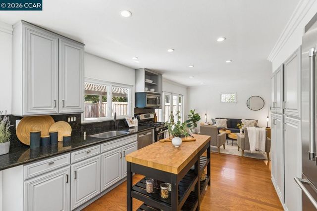 933 Brink Ct, Concord, CA 94518