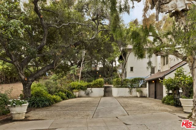 271 Beloit Avenue, Los Angeles, CA 90049