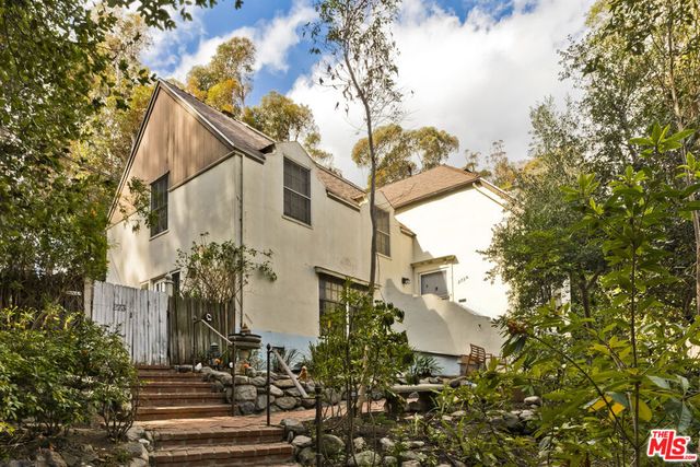 271 Beloit Avenue, Los Angeles, CA 90049