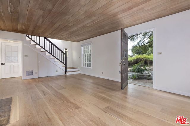 271 Beloit Avenue, Los Angeles, CA 90049