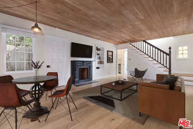 271 Beloit Avenue, Los Angeles, CA 90049