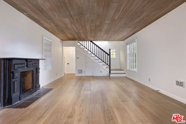 271 Beloit Avenue, Los Angeles, CA 90049