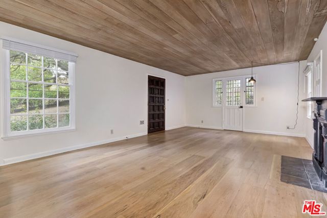 271 Beloit Avenue, Los Angeles, CA 90049