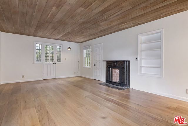 271 Beloit Avenue, Los Angeles, CA 90049