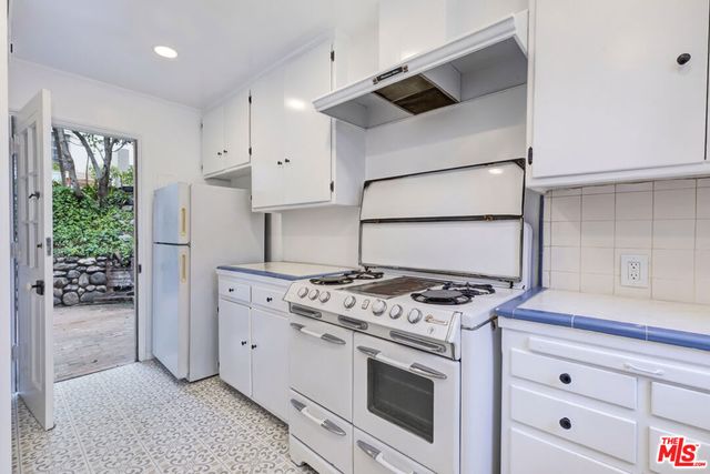 271 Beloit Avenue, Los Angeles, CA 90049