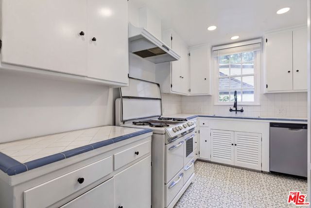 271 Beloit Avenue, Los Angeles, CA 90049