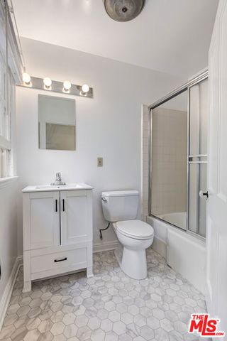 271 Beloit Avenue, Los Angeles, CA 90049