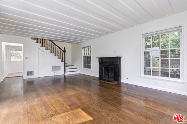 271 Beloit Avenue, Los Angeles, CA 90049