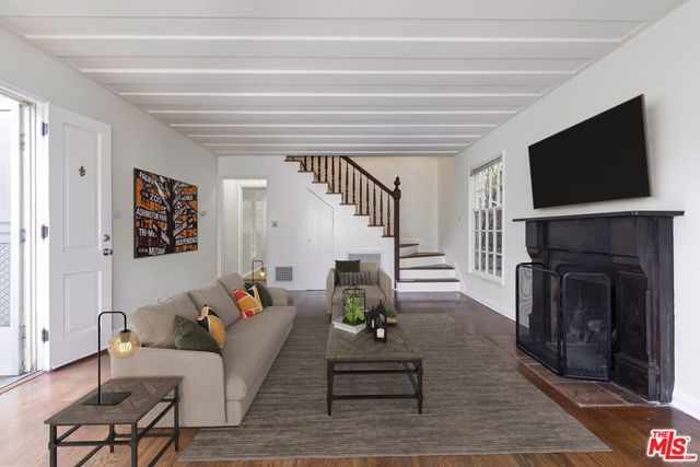 271 Beloit Avenue, Los Angeles, CA 90049