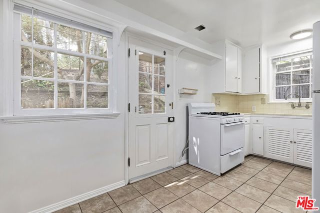 271 Beloit Avenue, Los Angeles, CA 90049