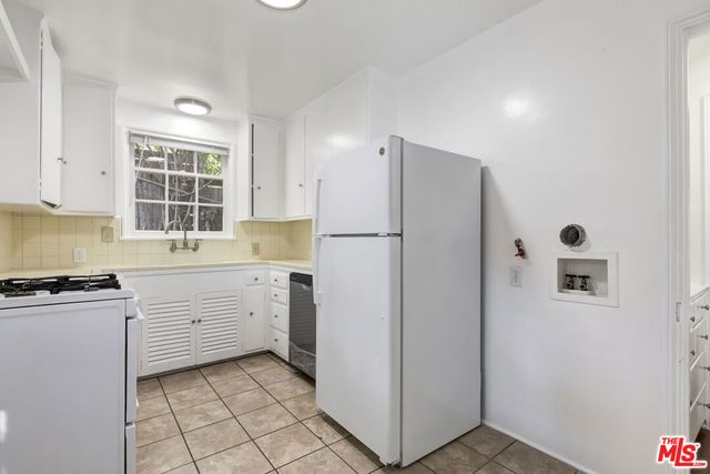 271 Beloit Avenue, Los Angeles, CA 90049